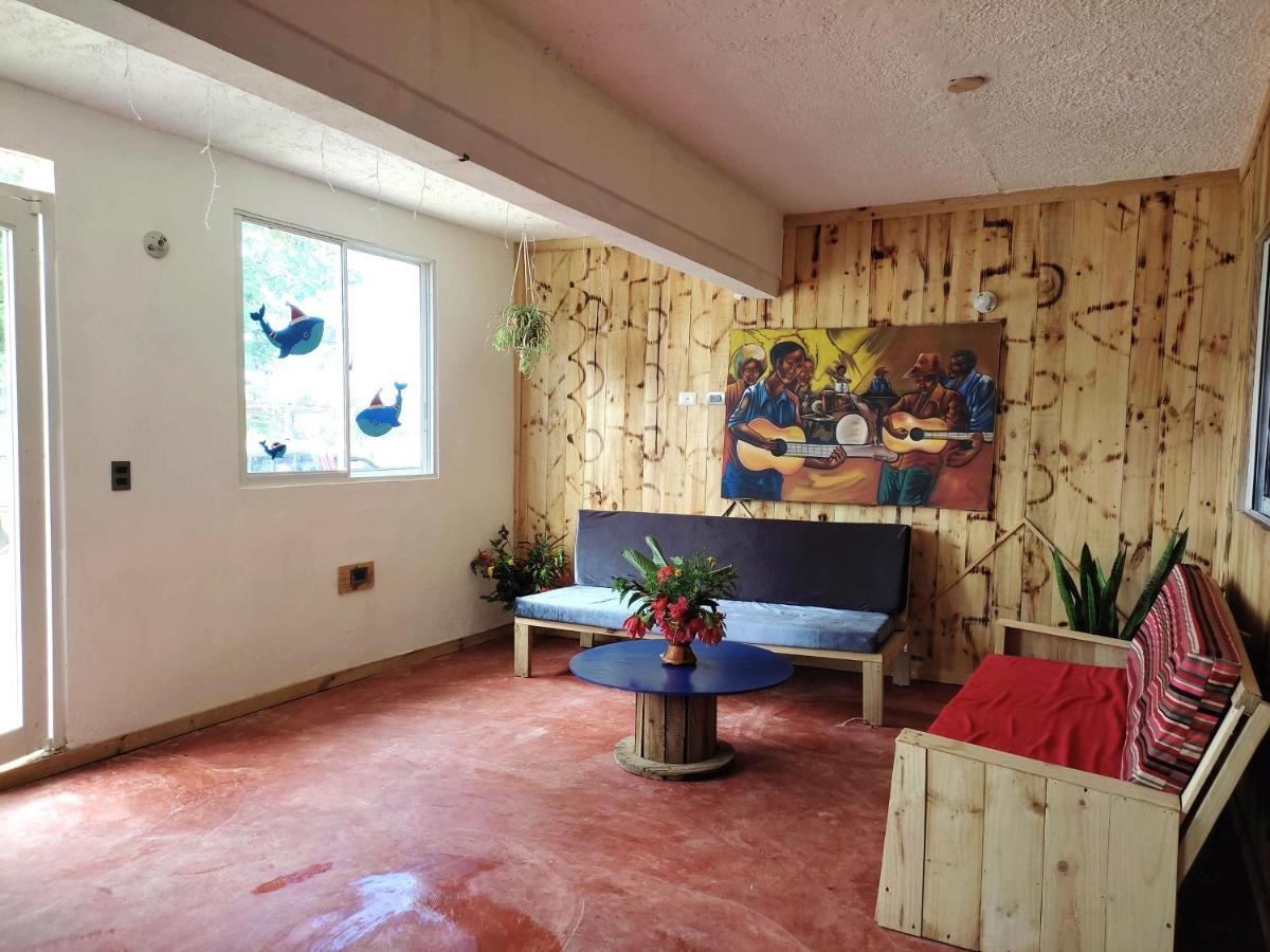 Hostel La Ballena Backpacker Las Galeras Εξωτερικό φωτογραφία